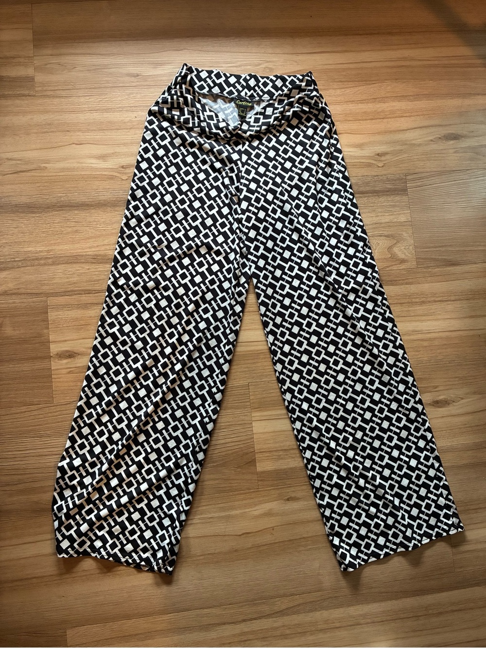 Cartise Geometric Black & White Wide-Leg Stretchy Pants